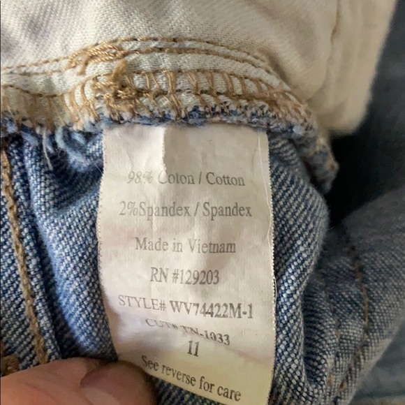 Destructed jeans! - Picture 3 of 5